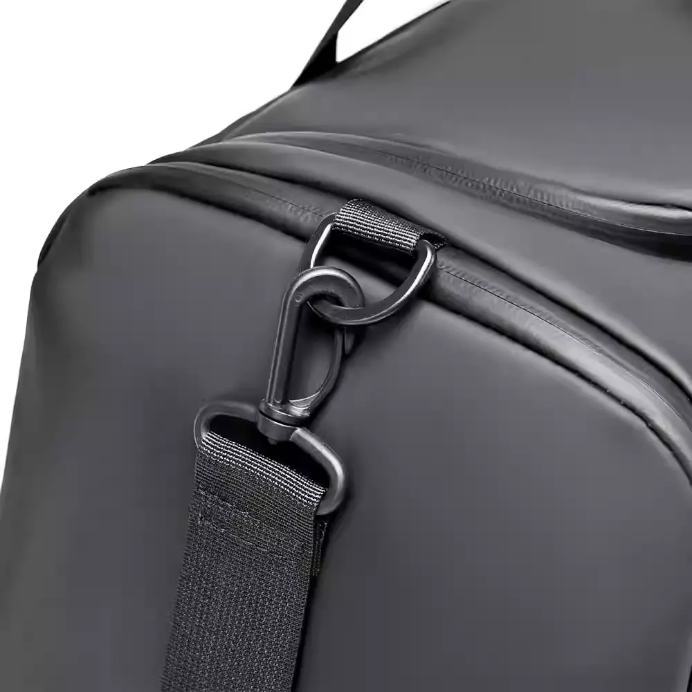Close-up of the heavy-duty black metal clasp connecting the shoulder strap to the TEDGIX K4 portable travel bag.